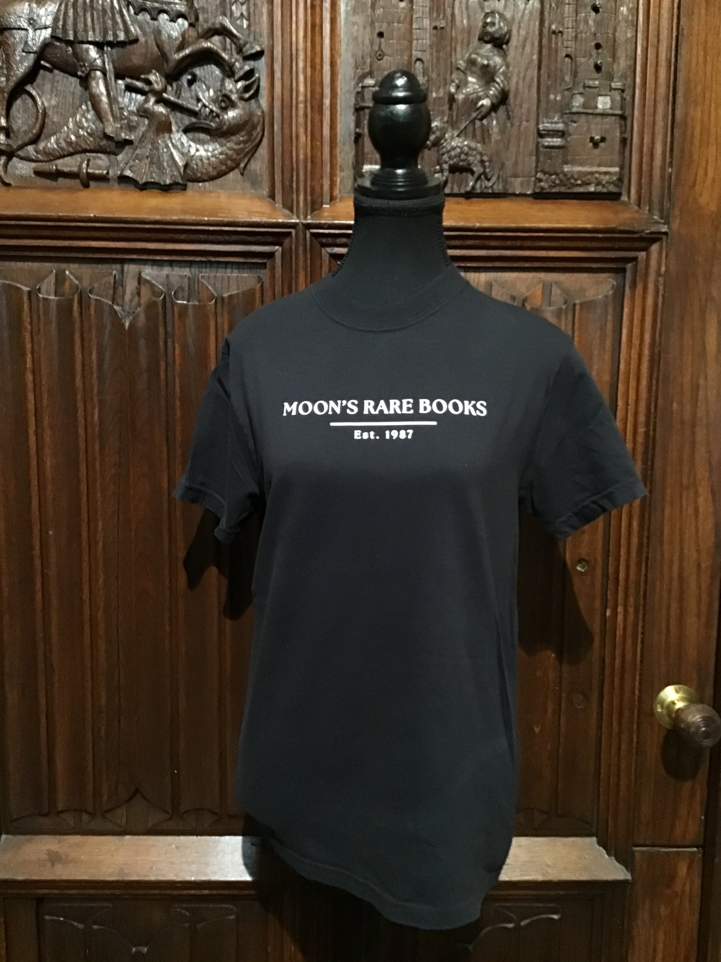 -Moon's Rare Books T-shirt (Sirius Black) *